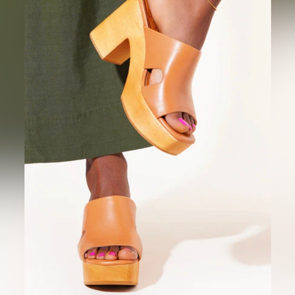 Charlotte Stone Nina cutout clogs